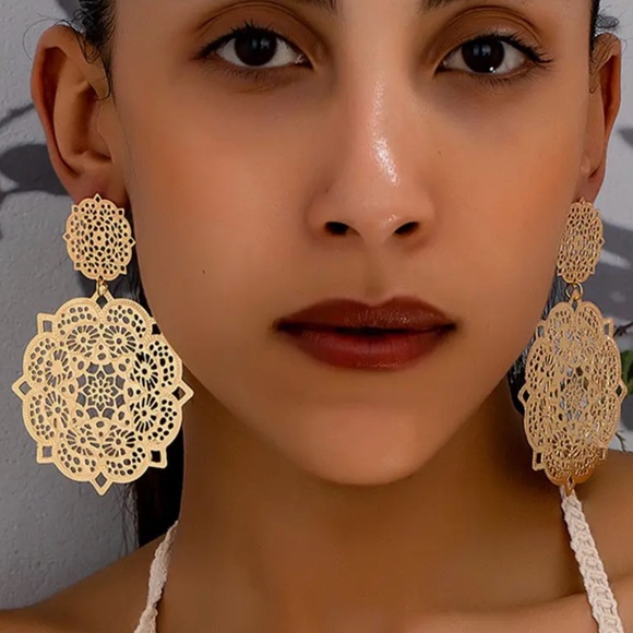 Jewelry - Elegant Gold Filigree Earrings 18k gold plated